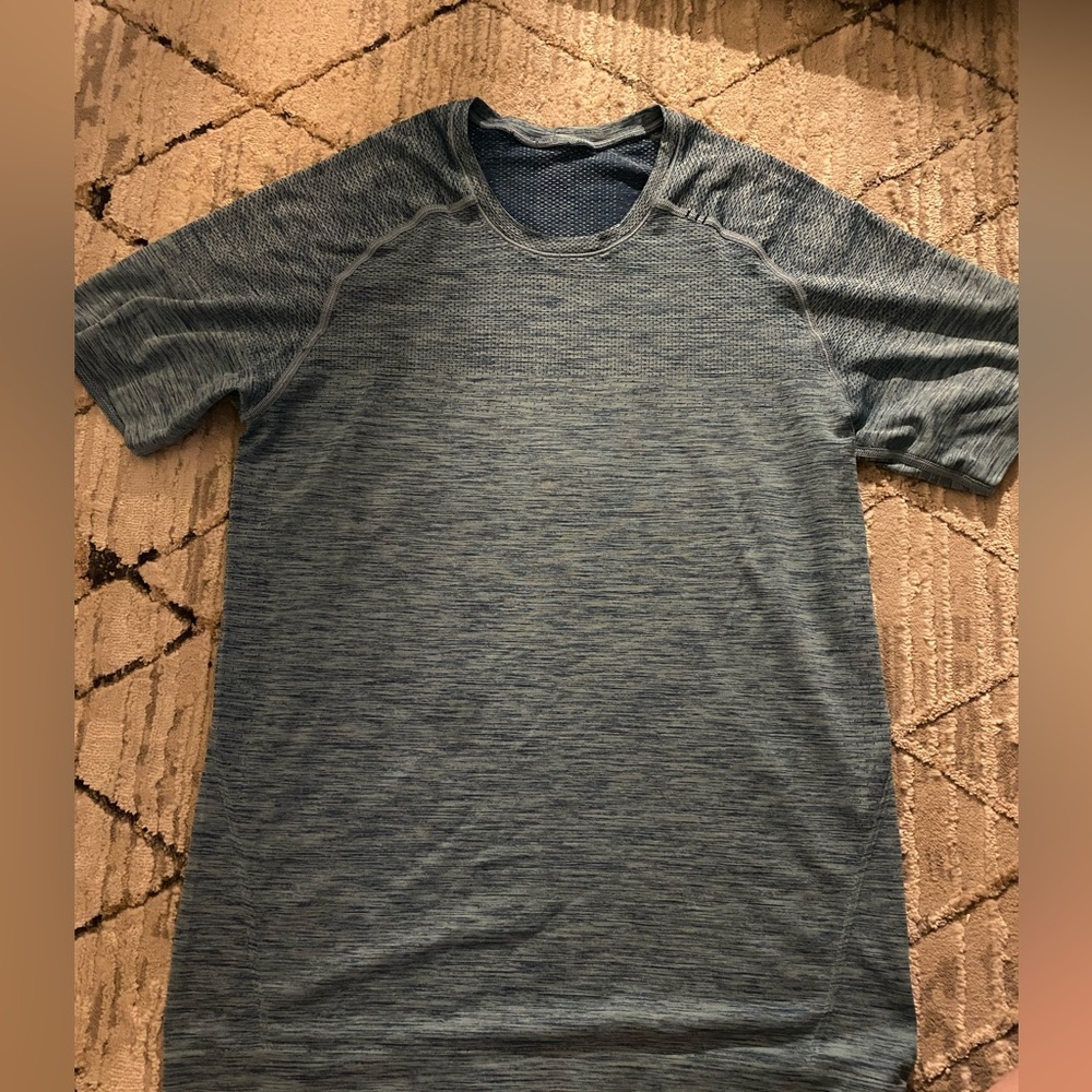 Used men’s lululemon shirt
